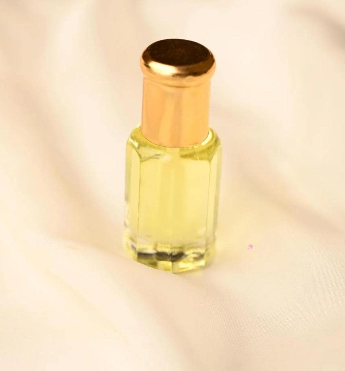Arabian Amber ,100 % pure essential oil,6 ml–Roll-On Perfume Natural Alcohol free. Perfect for daytime elegance or special occasions.