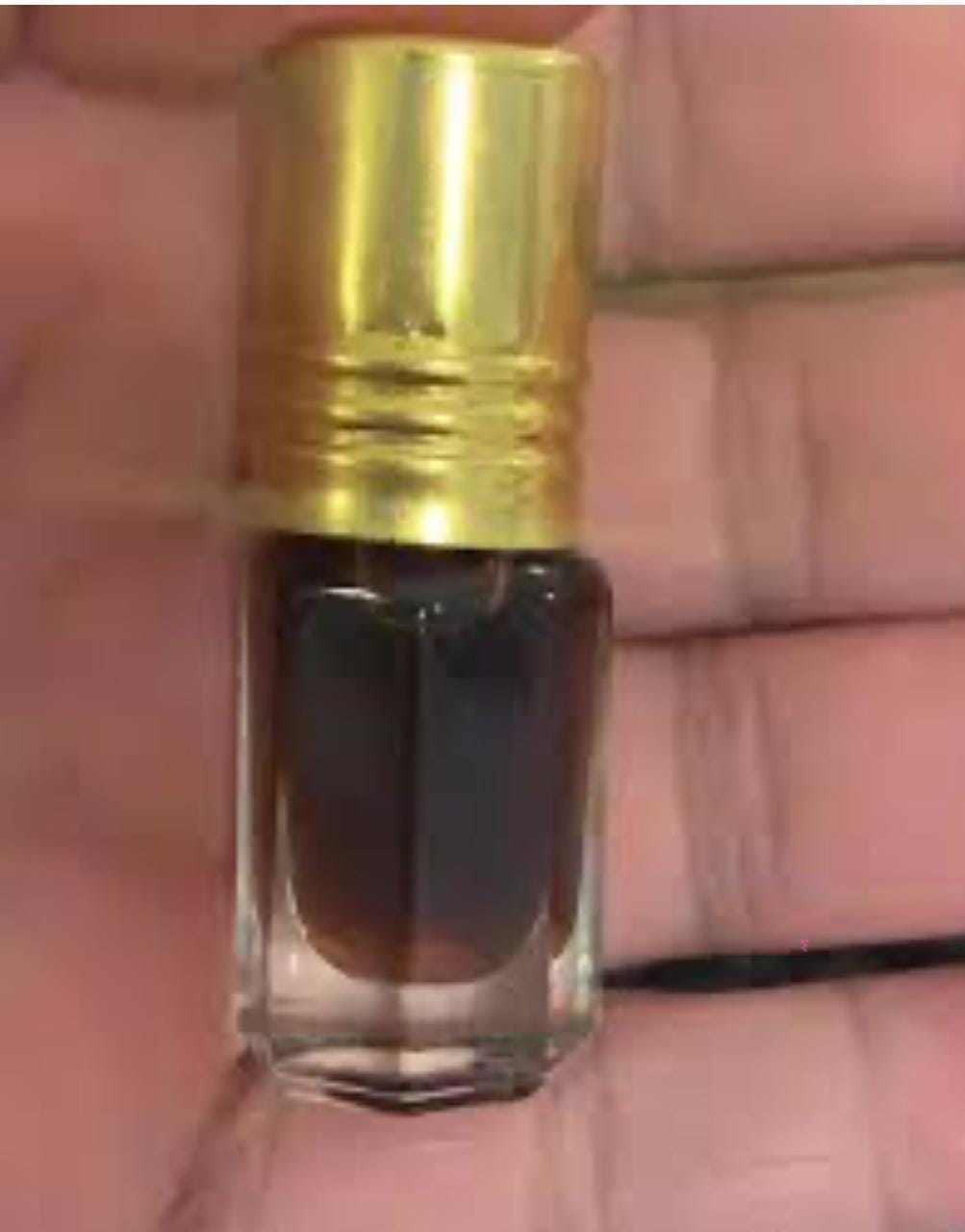 English musk Attar fragrance.  Discover the luxurious and exotic scent of our English Oud Attar fragrance oil 6 mil