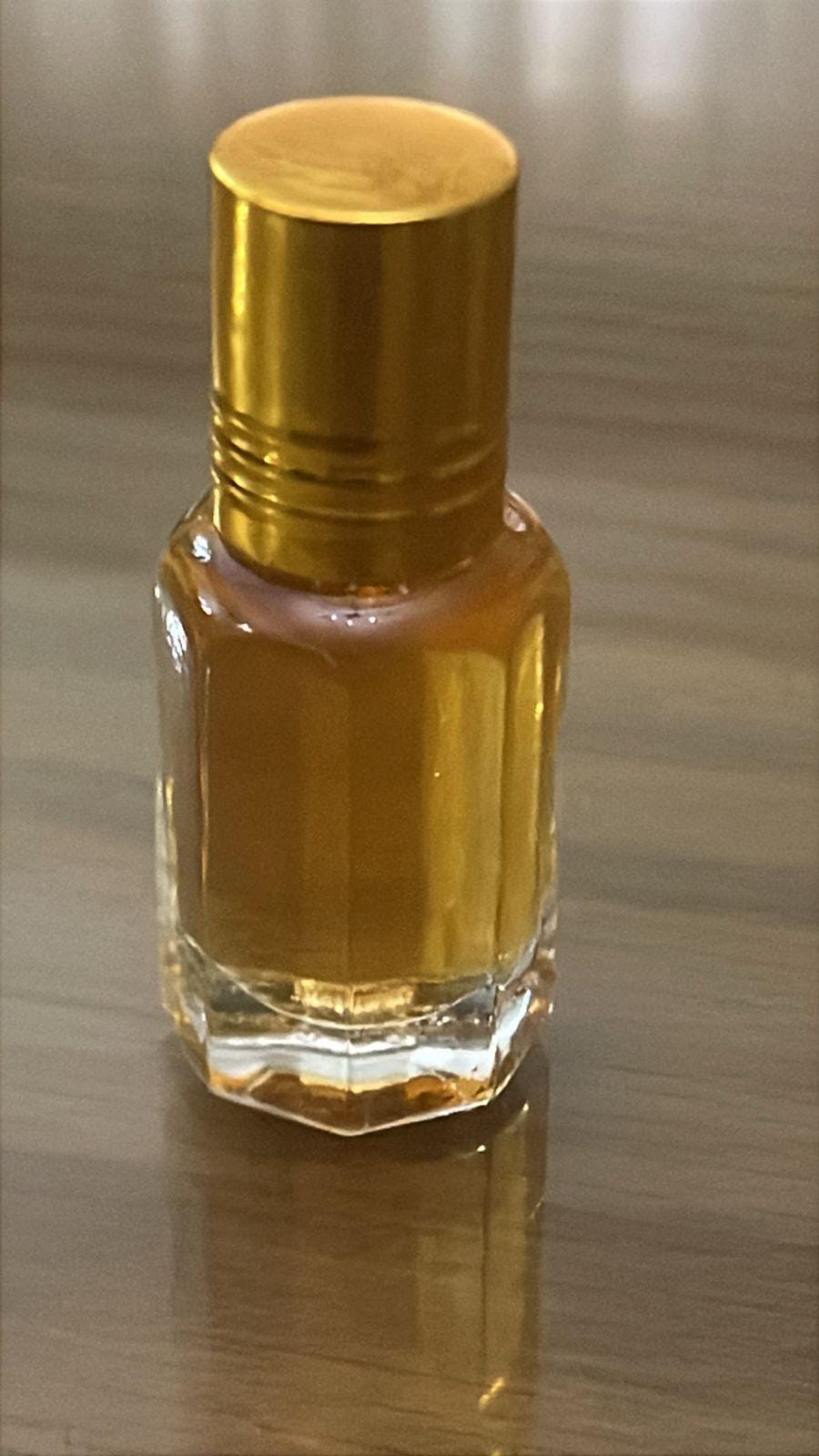 White Rose Perfume Oil – Soft, Elegant & Long-Lasting .A delicate blend capturing the essence of fresh white roses. Alcohol-free and gentle